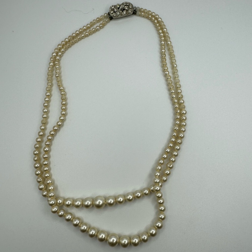 Elegant Vintage Pearl Necklace with Rhinestone Clasp
